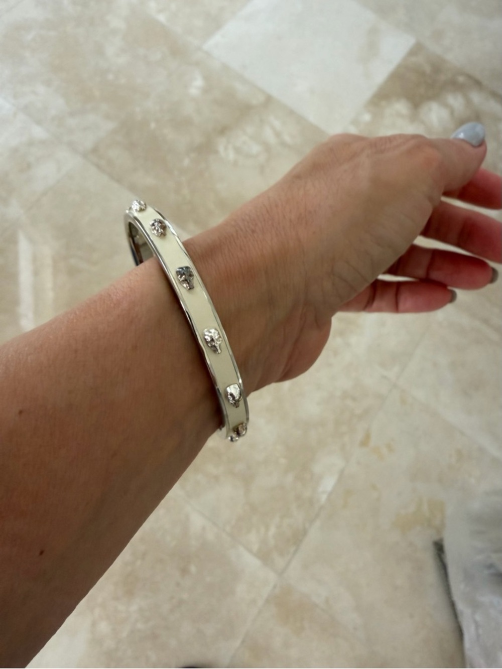 Alexander McQueen Silver-Tone Skull Bangle Bracelet - Picture 3 of 9